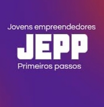 Alunos do Projeto JMF com bandeiras